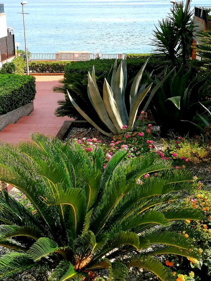 Oltremare Taormina Letojanni Apartman Kültér fotó