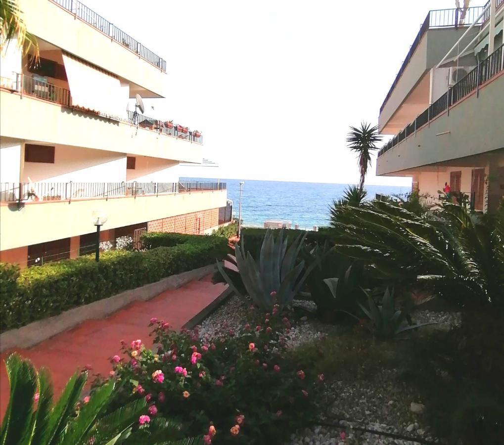 Oltremare Taormina Letojanni Apartman Kültér fotó