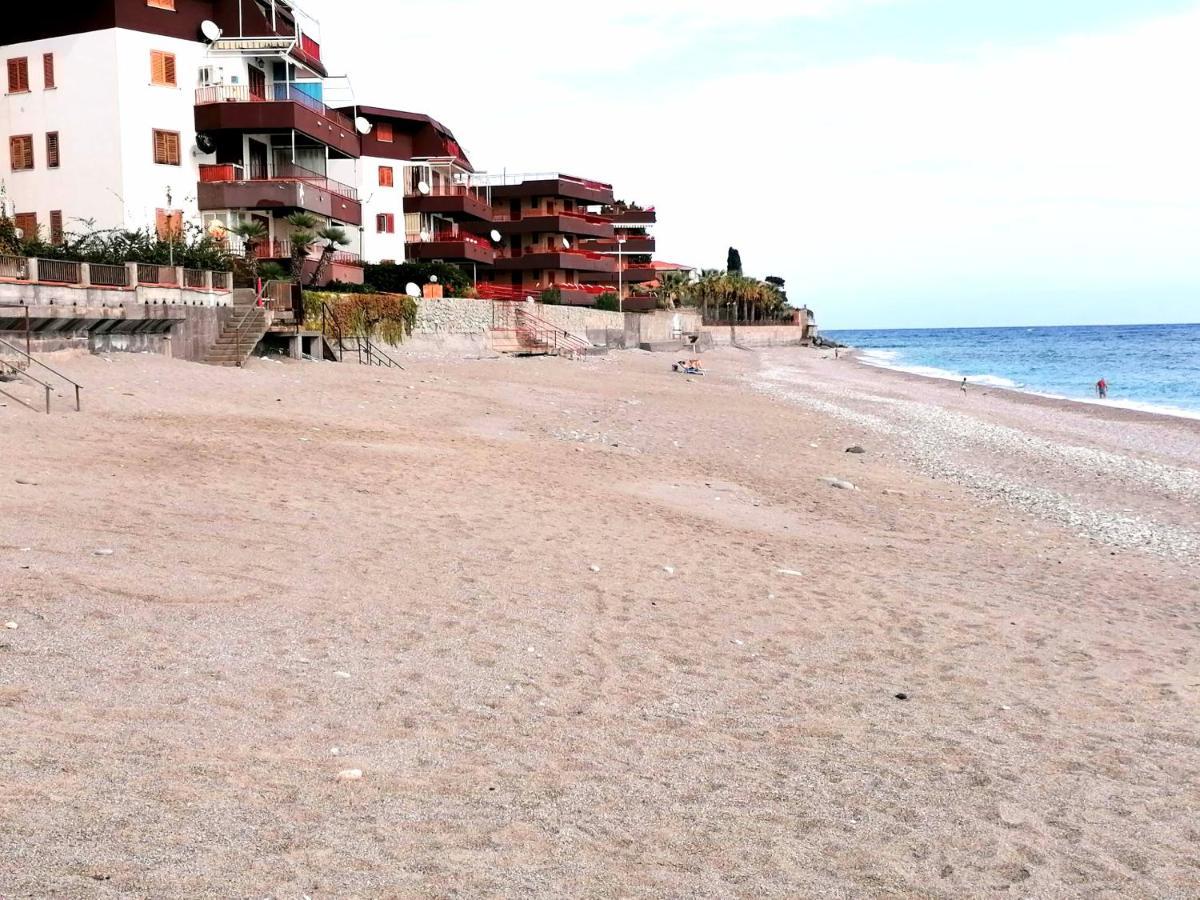 Oltremare Taormina Letojanni Apartman Kültér fotó