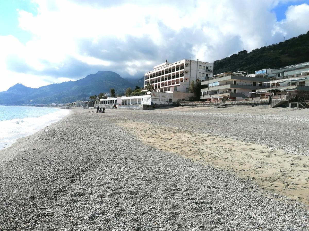 Oltremare Taormina Letojanni Apartman Kültér fotó