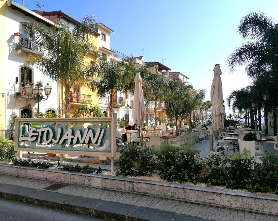 Oltremare Taormina Letojanni Apartman Kültér fotó